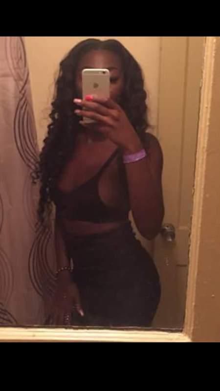 Im Hey Im coco here in The area I stand 59 chocolate 160 slim meaty 😜 fully juicy lips 👄 I can host and willing to tr...